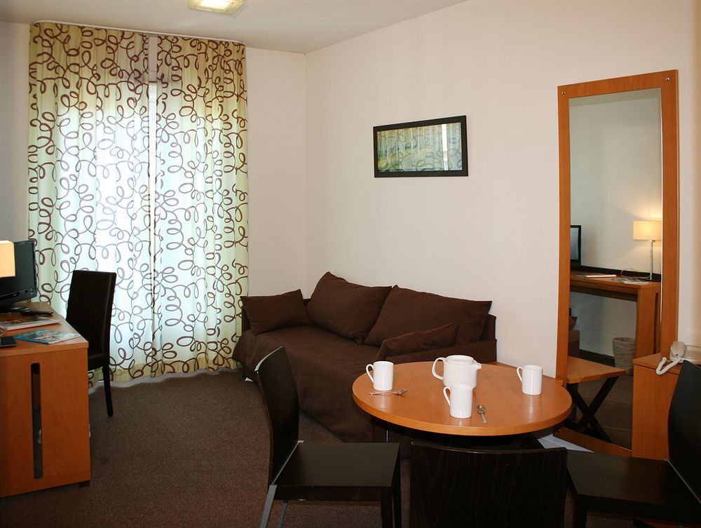 Appart'Hotel Odalys City - Bioparc Lyon Est Zewnętrze zdjęcie